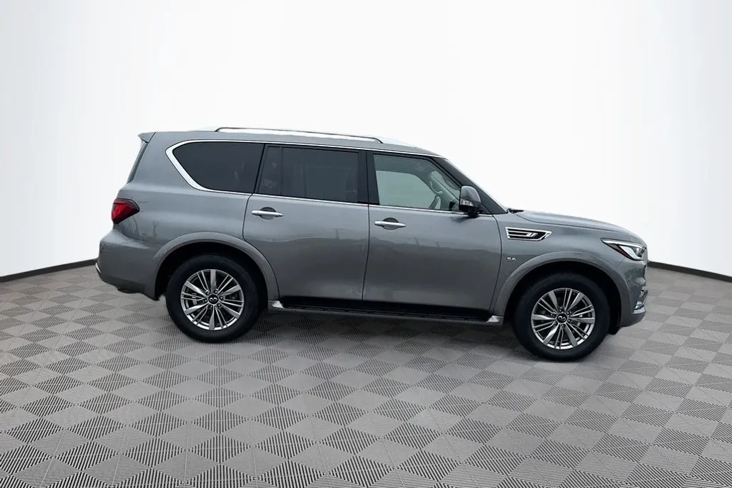 2019 Infiniti QX80 Luxe photo 1