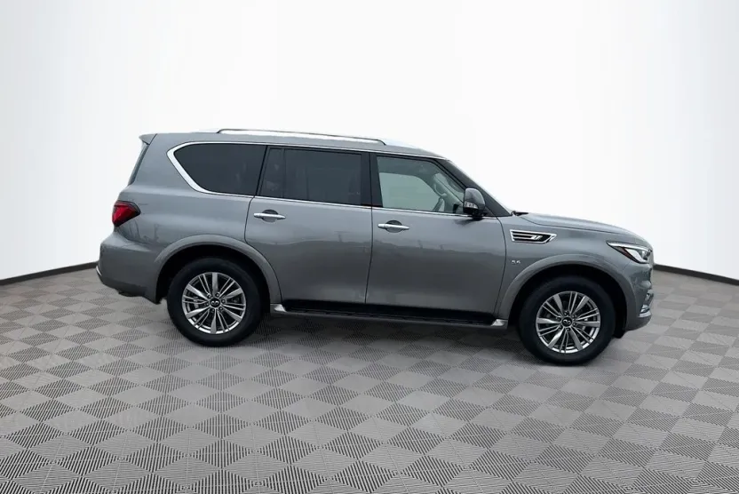 2019 Infiniti QX80 Luxe photo 1