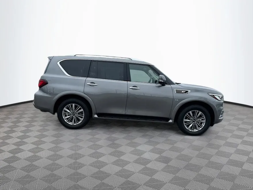 2019 Infiniti QX80 Luxe photo 1