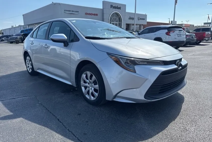 2024 Toyota Corolla LE photo 1