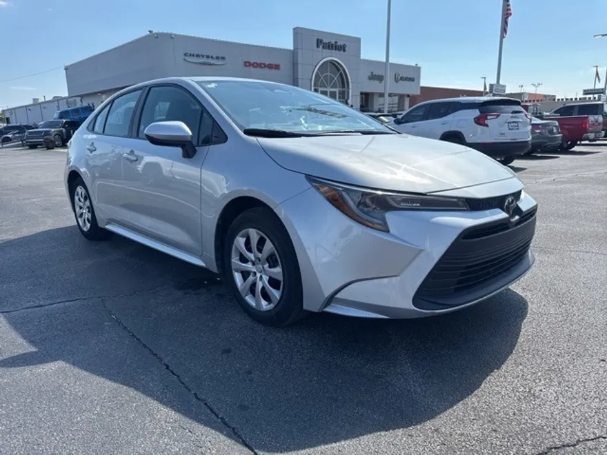 2024 Toyota Corolla LE photo 1