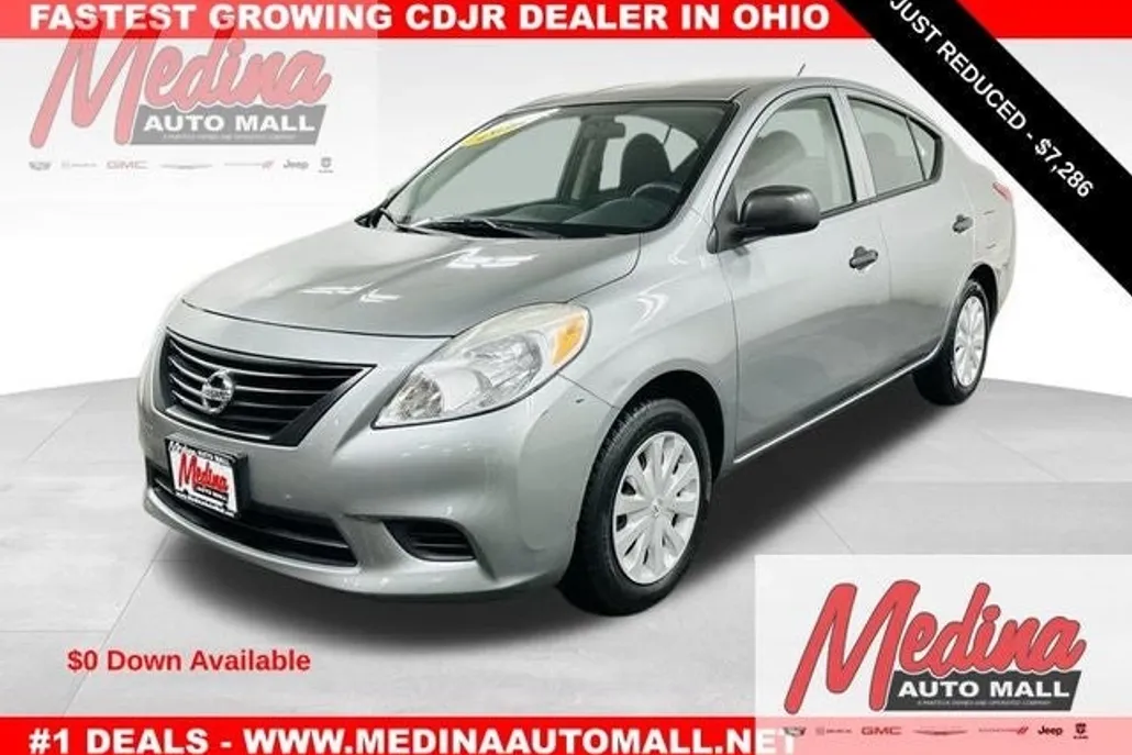 2012 Nissan Versa 1.6 S photo 1