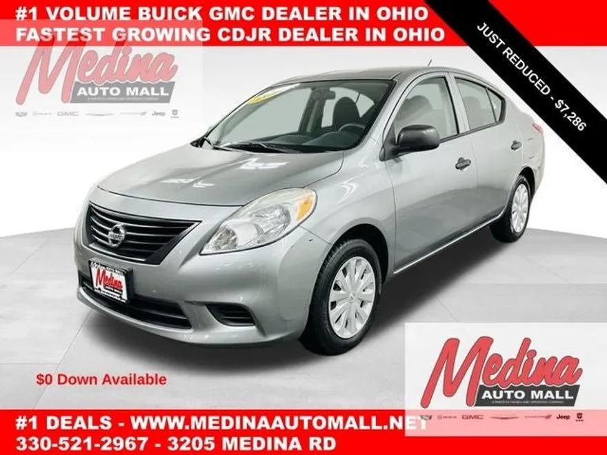 2012 Nissan Versa 1.6 S photo 1