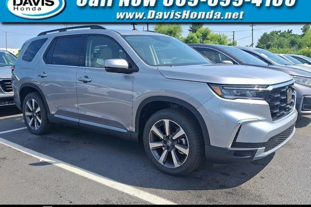 2025 Honda Pilot Touring photo 1