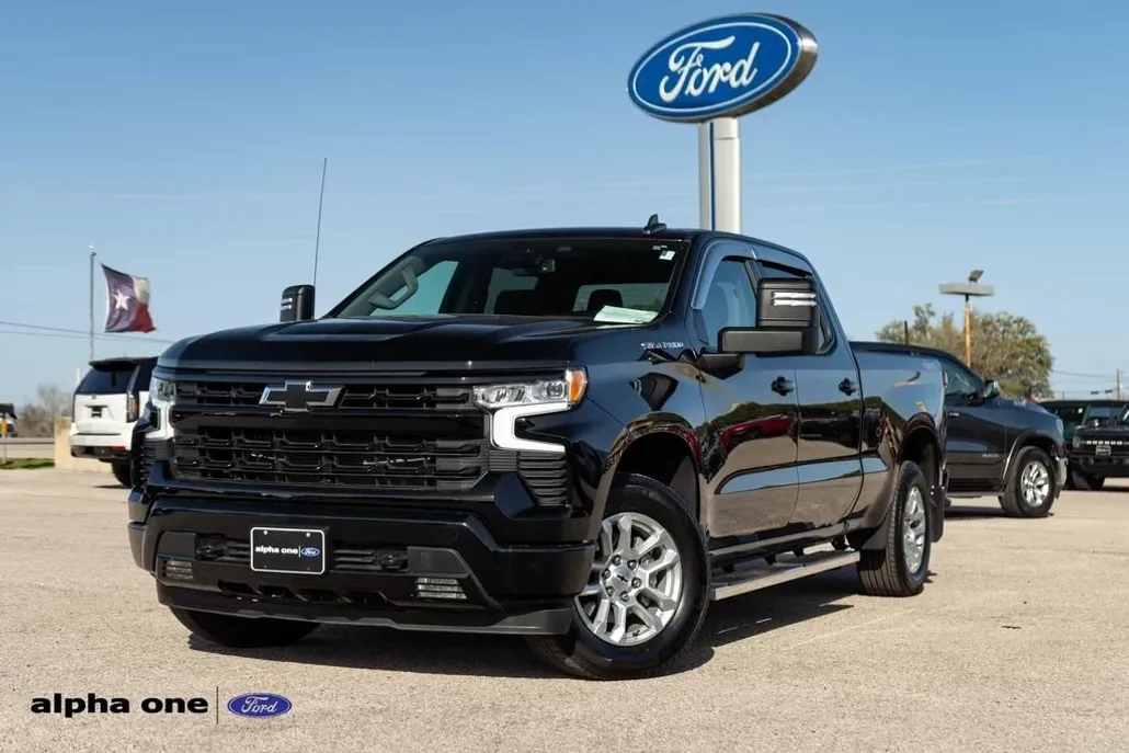 2024 Chevrolet Silverado 1500 RST photo 1