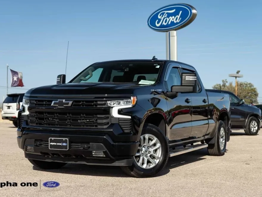 2024 Chevrolet Silverado 1500 RST photo 1