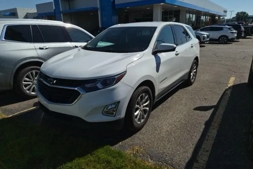 2020 Chevrolet Equinox LT photo 1