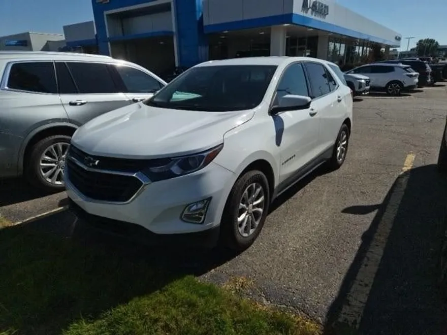 2020 Chevrolet Equinox LT photo 1