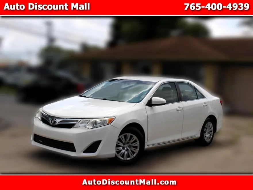 2014 Toyota Camry LE photo 1