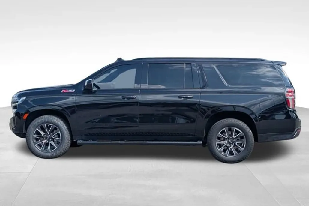 2023 Chevrolet Suburban Z71 photo 1