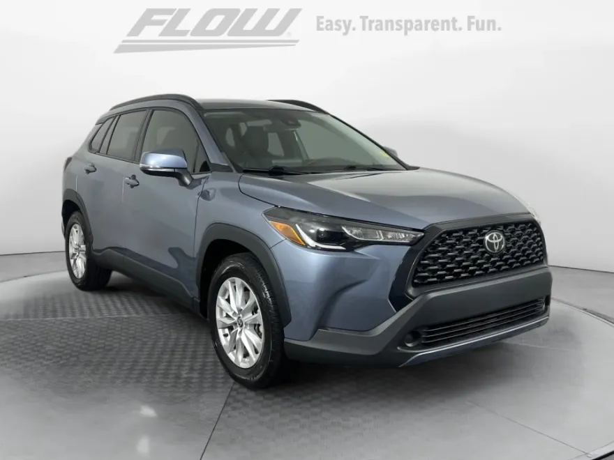 2022 Toyota Corolla Cross LE photo 1