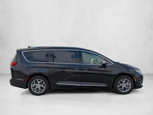 2018 Chrysler Pacifica Limited photo 4