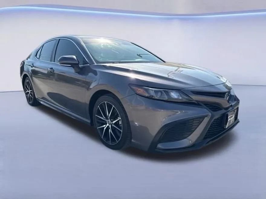 2022 Toyota Camry Hybrid SE photo 1
