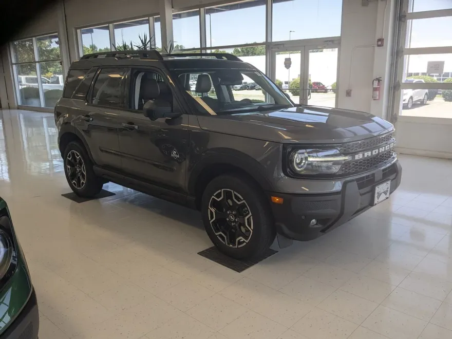 2025 Ford Bronco Sport Outer Banks photo 1
