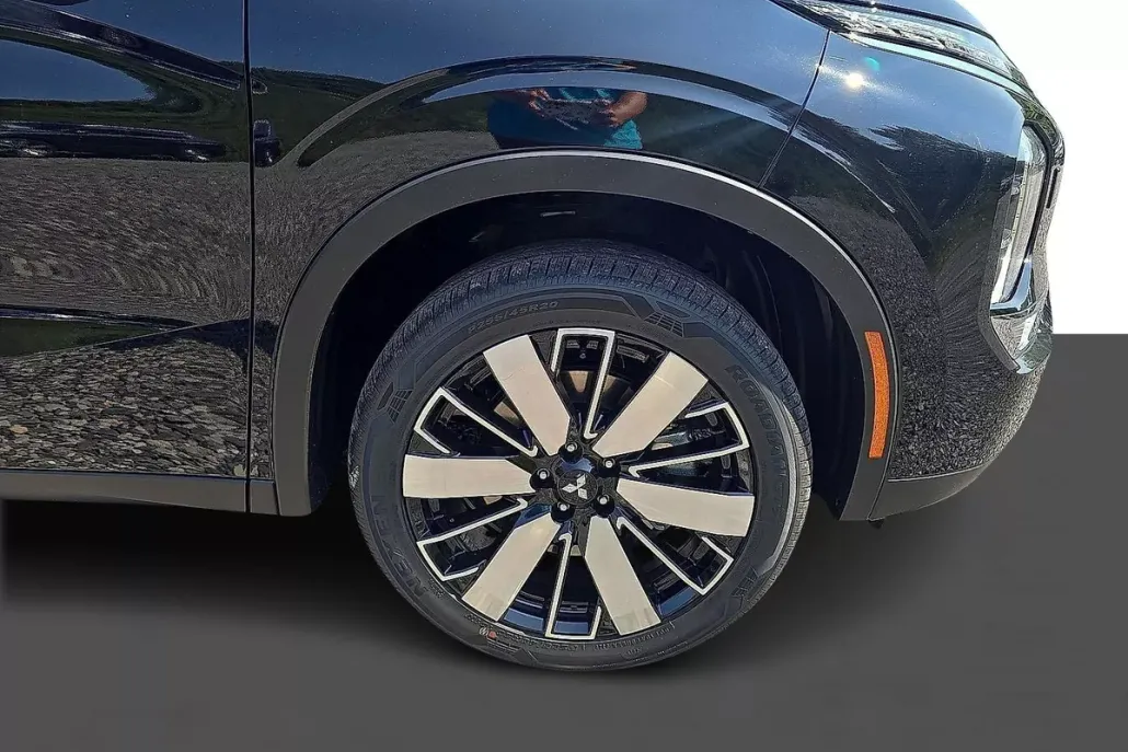 2025 Mitsubishi Outlander SE photo 1