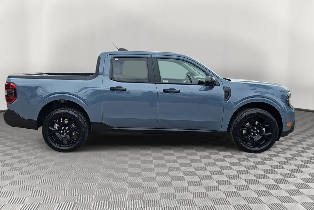 2025 Ford Maverick XLT photo 1