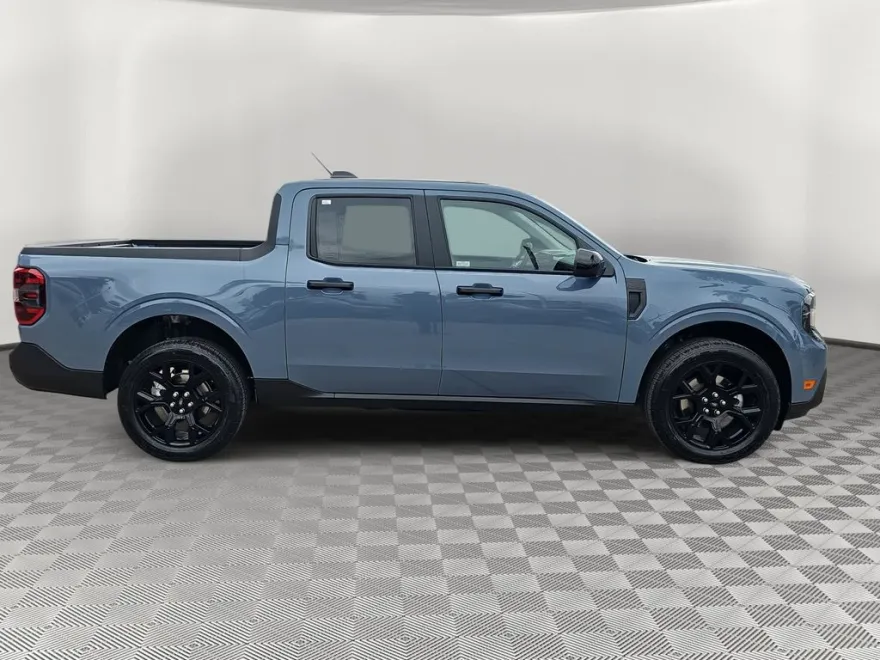 2025 Ford Maverick XLT photo 1