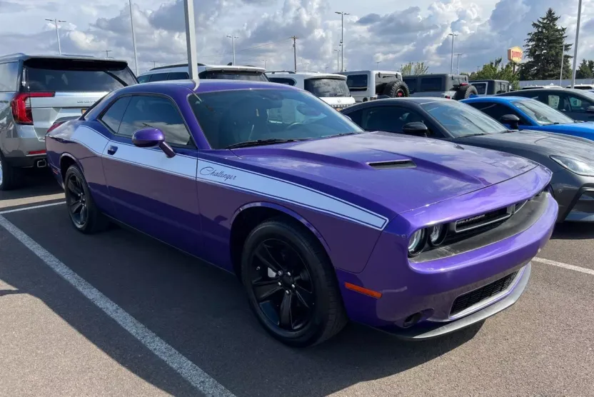 2023 Dodge Challenger SXT photo 1