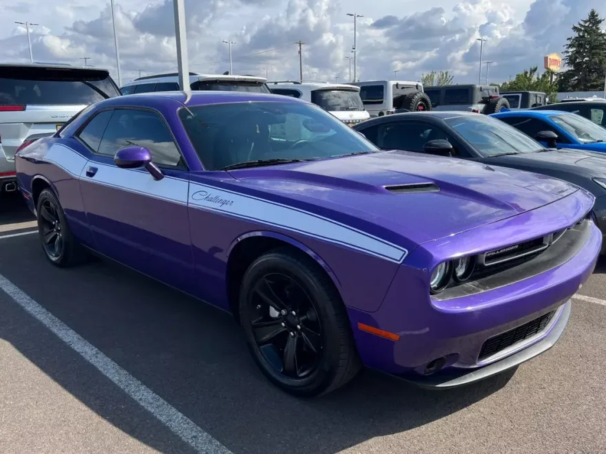 2023 Dodge Challenger SXT photo 1