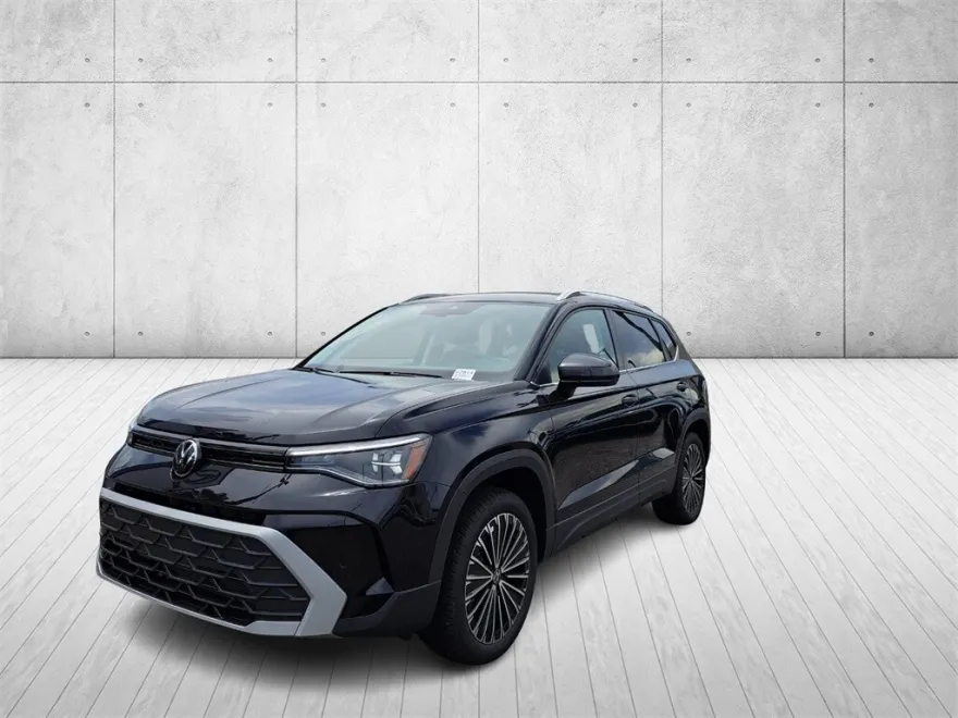 2025 Volkswagen Taos SE photo 1