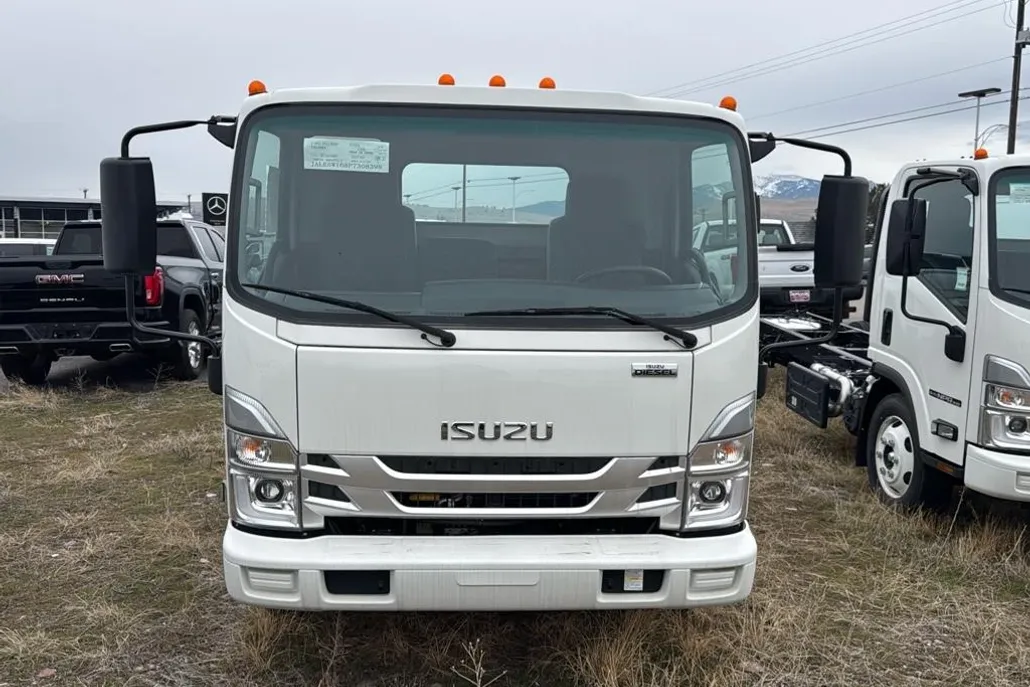 2023 Isuzu NRR photo 1