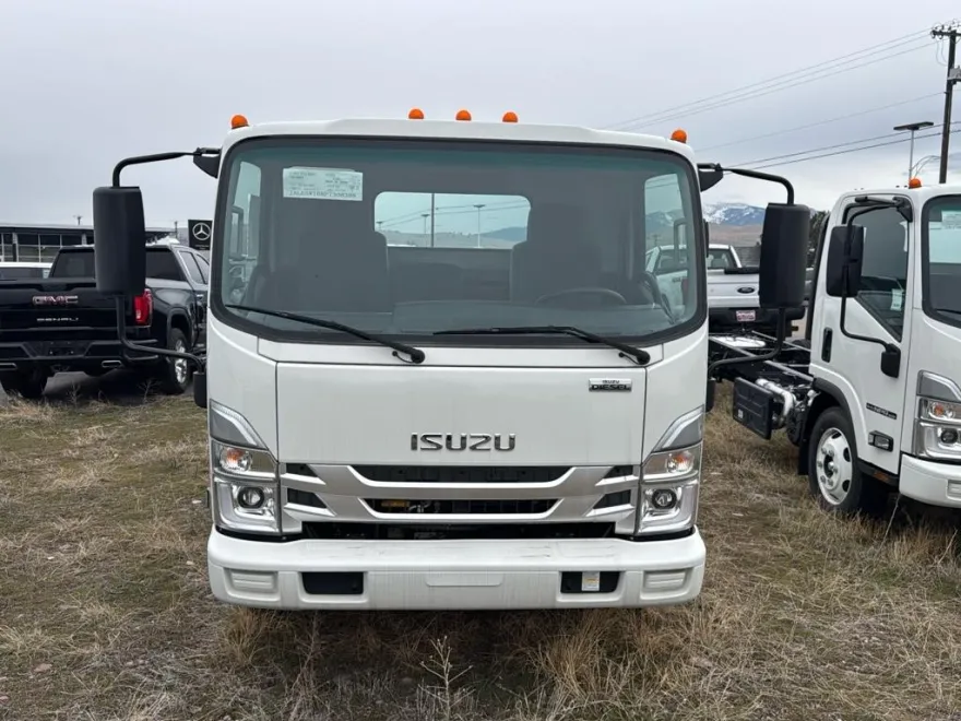 2023 Isuzu NRR photo 1