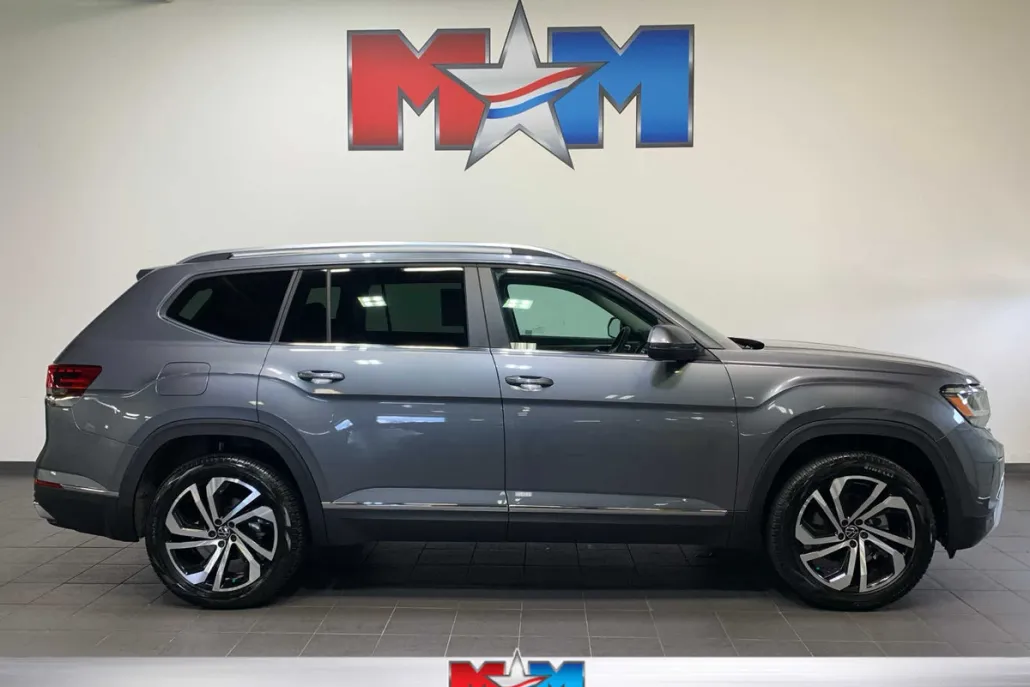 2023 Volkswagen Atlas SEL photo 1