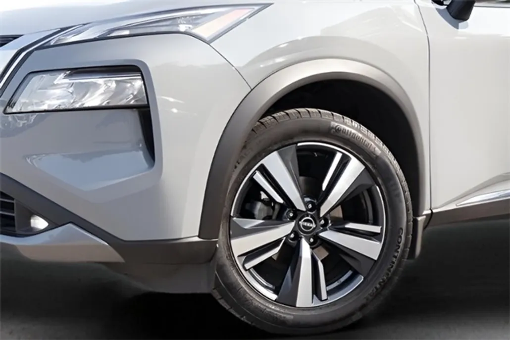 2022 Nissan Rogue SL photo 1