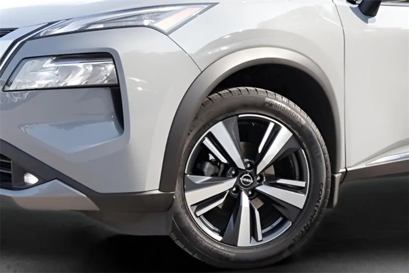 2022 Nissan Rogue SL photo 1