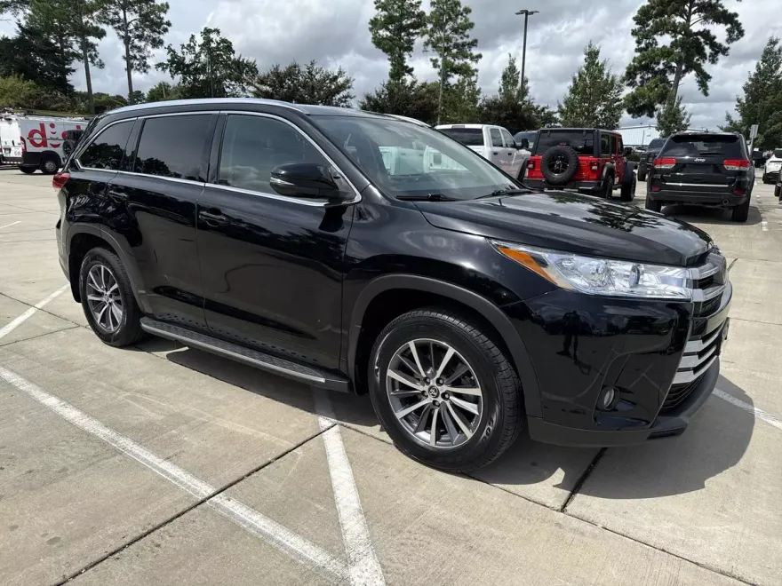 2017 Toyota Highlander XLE photo 1
