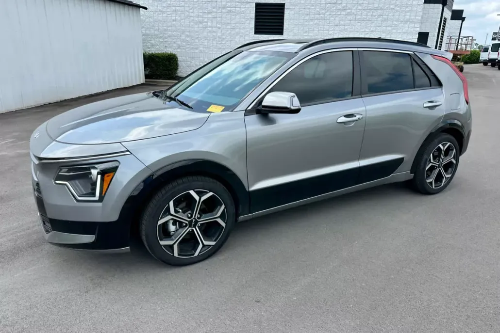 2024 Kia Niro EX Touring photo 1