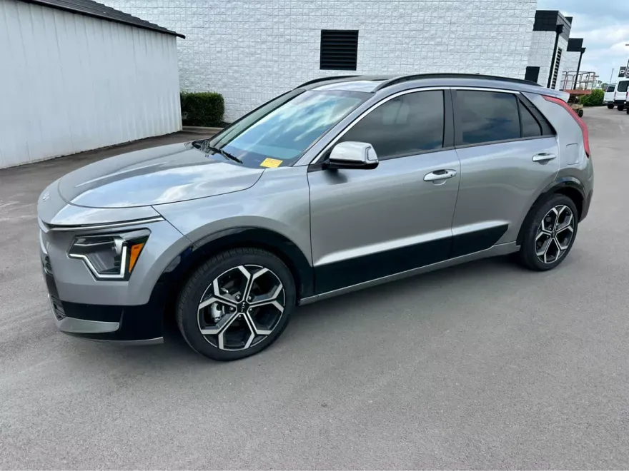 2024 Kia Niro EX Touring photo 1