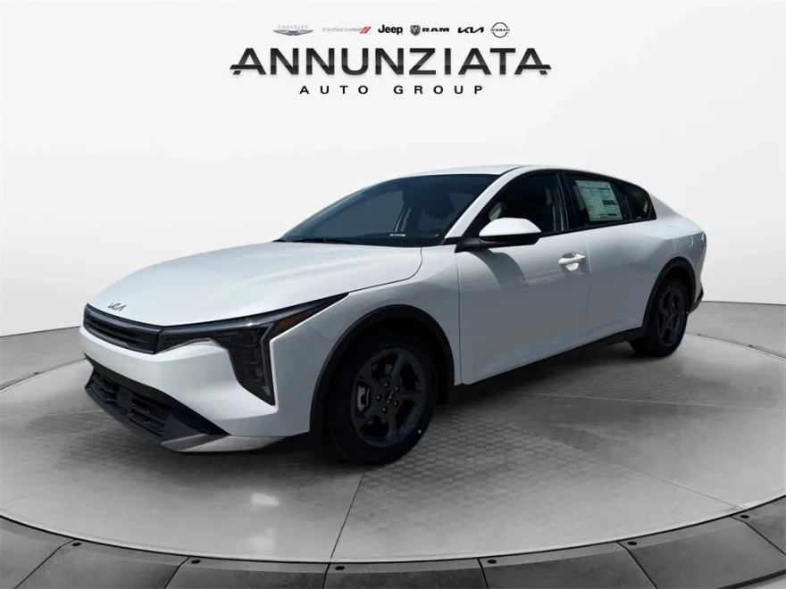 2025 Kia K4 LXS photo 1