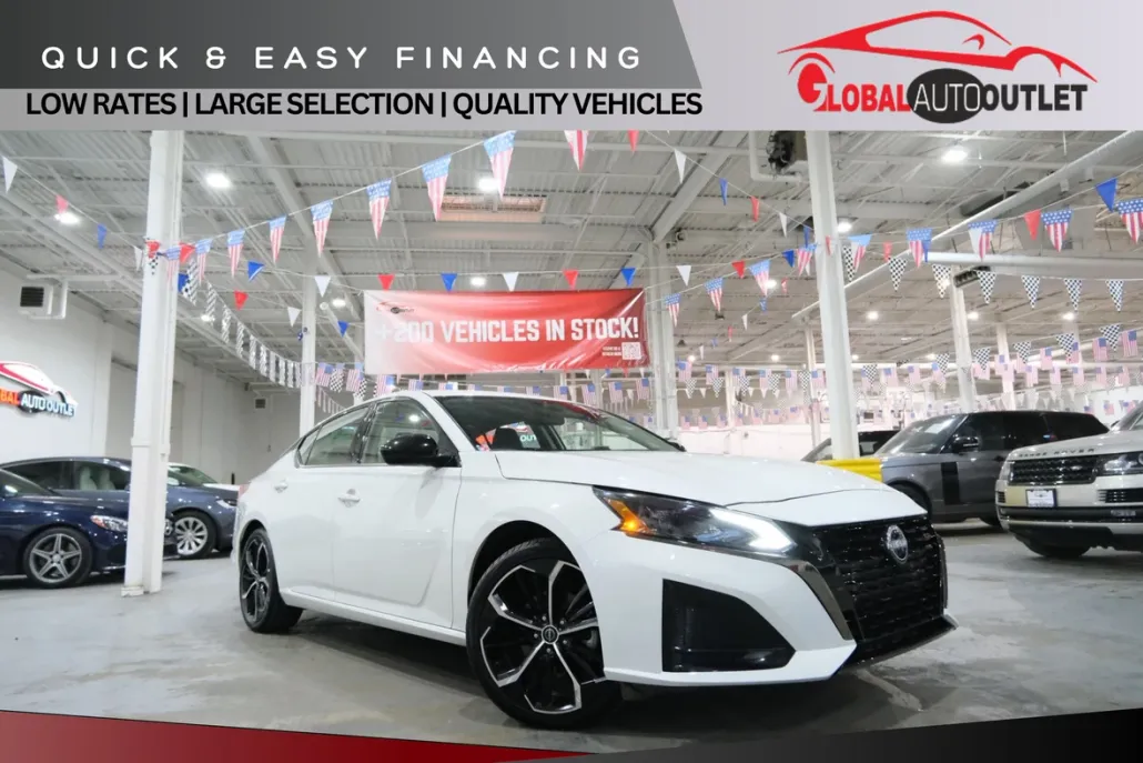 2024 Nissan Altima 2.5 SR photo 1