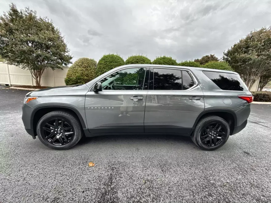 2020 Chevrolet Traverse LS photo 1