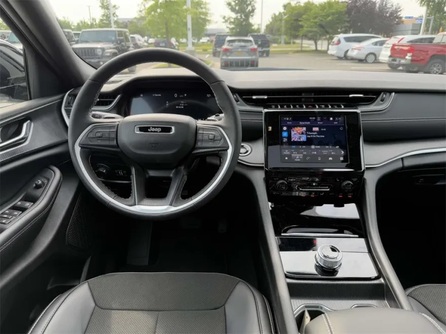 2025 Jeep Grand Cherokee Altitude X photo 1