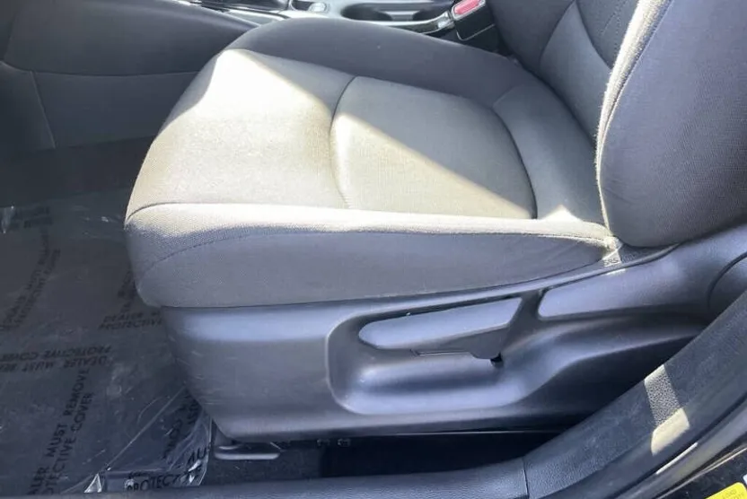 2022 Toyota Corolla LE photo 1