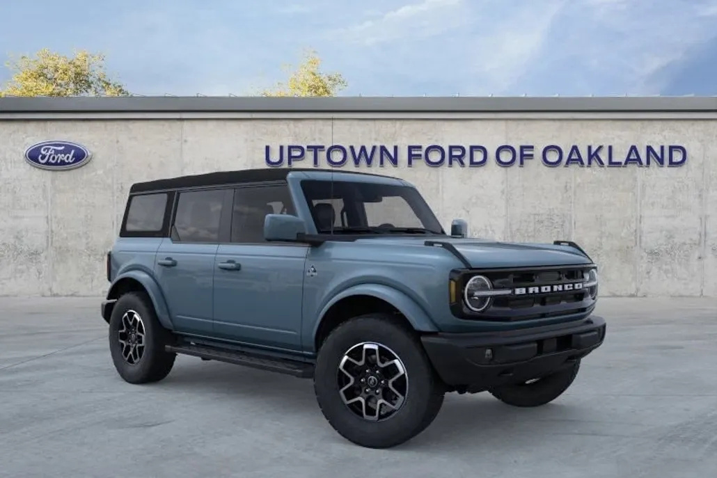 2023 Ford Bronco Outer Banks photo 1