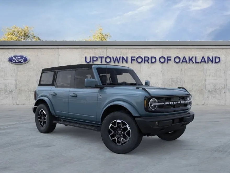 2023 Ford Bronco Outer Banks photo 1