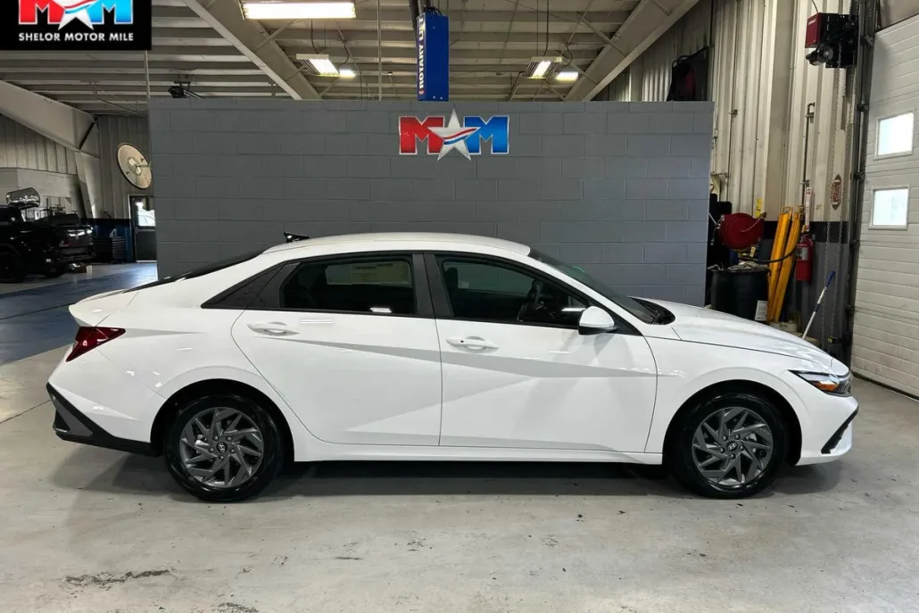 2025 Hyundai Elantra Hybrid Blue photo 1