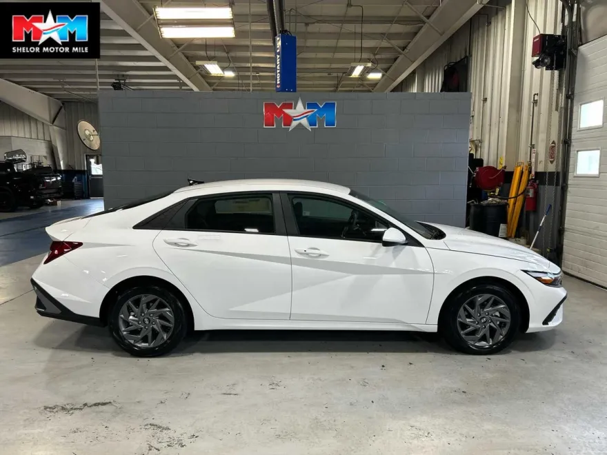 2025 Hyundai Elantra Hybrid Blue photo 1