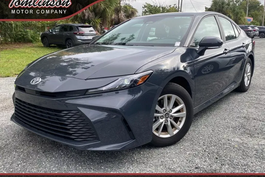 2025 Toyota Camry LE photo 1