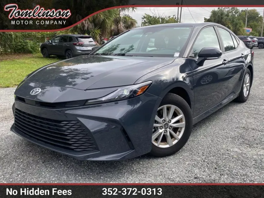 2025 Toyota Camry LE photo 1