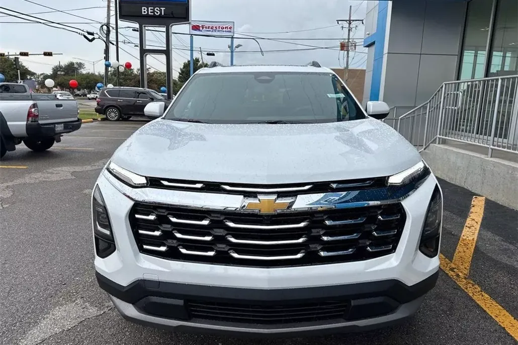 2026 Chevrolet Equinox LT photo 1