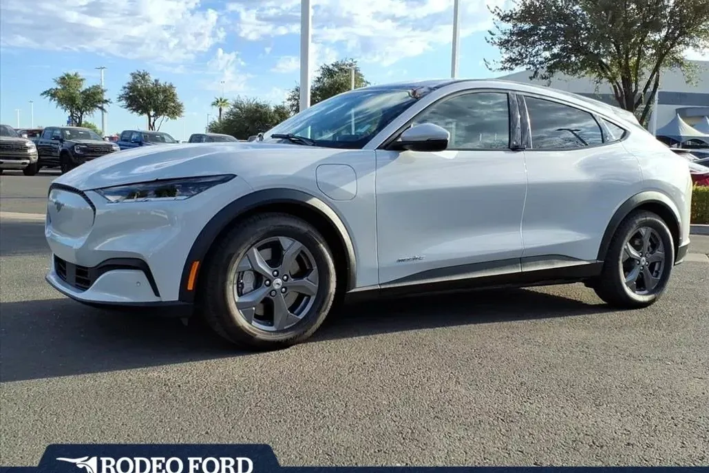 2022 Ford Mustang Mach-E Select photo 1