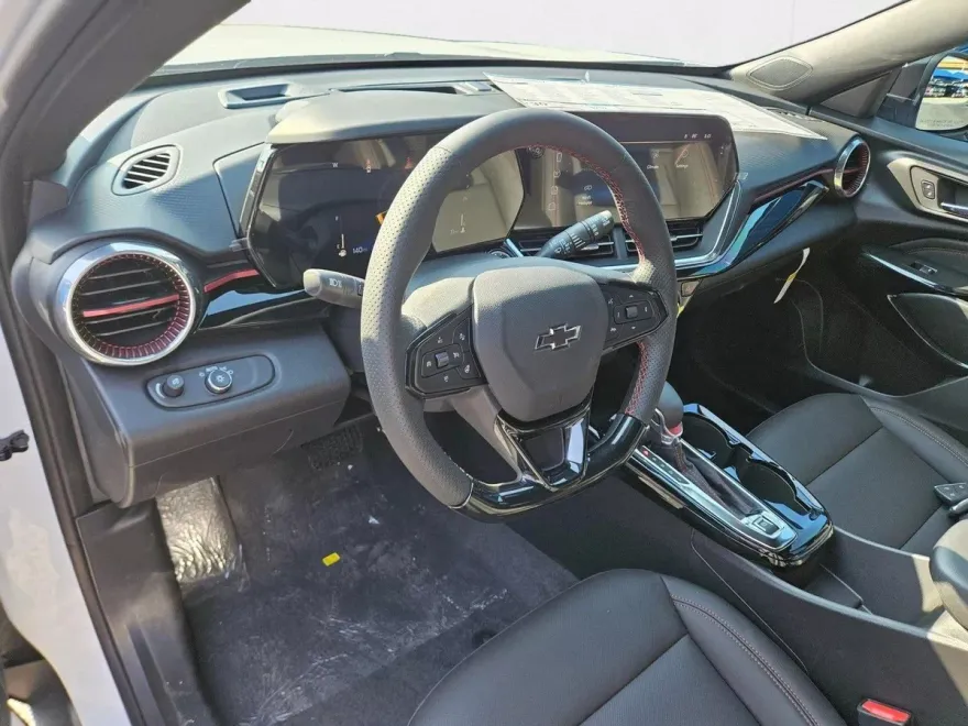 2025 Chevrolet Trax photo 1