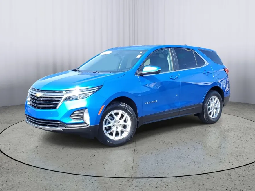 2024 Chevrolet Equinox LT photo 1