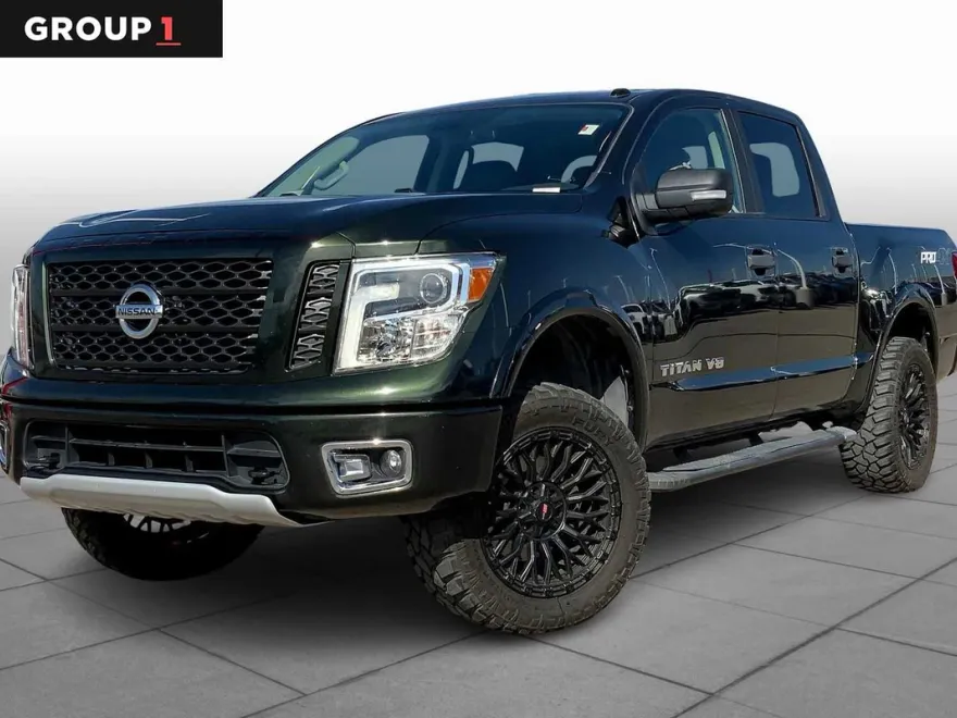 2019 Nissan Titan PRO-4X Crew Cab photo 1