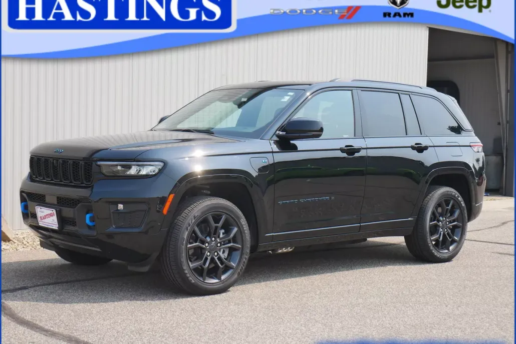 2025 Jeep Cherokee 80th Anniversary Edition photo 1
