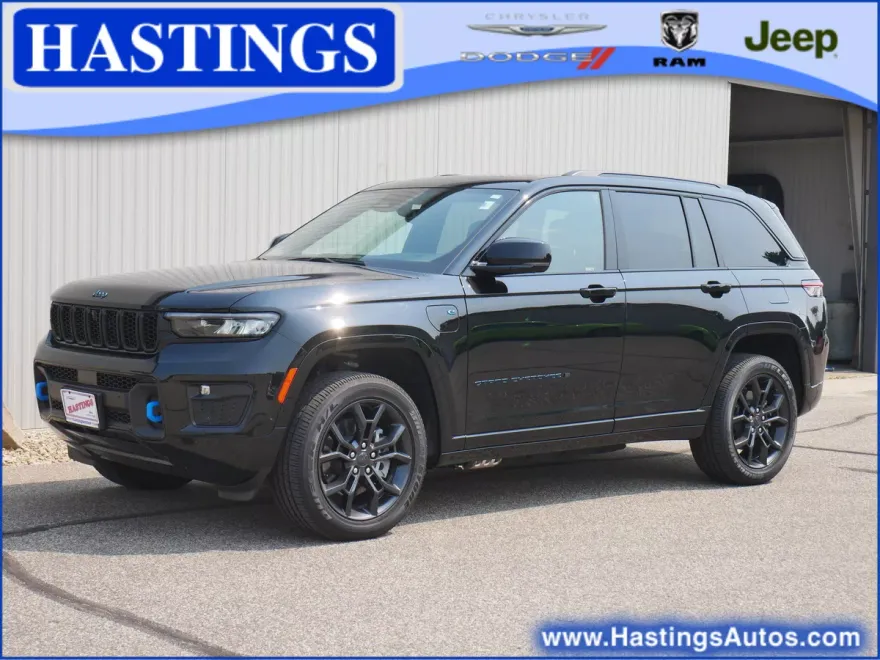 2025 Jeep Cherokee 80th Anniversary Edition photo 1